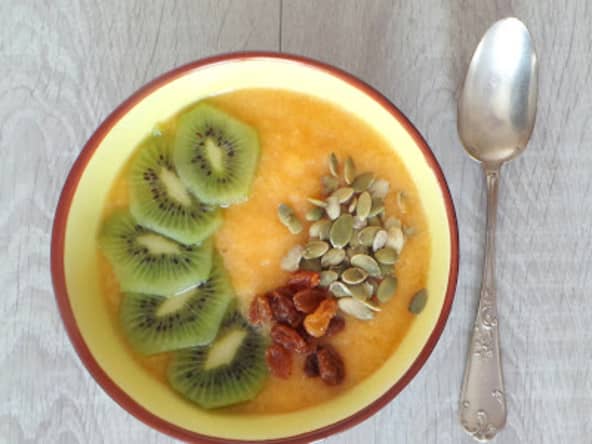 Smoothie bowl ananas - pêches