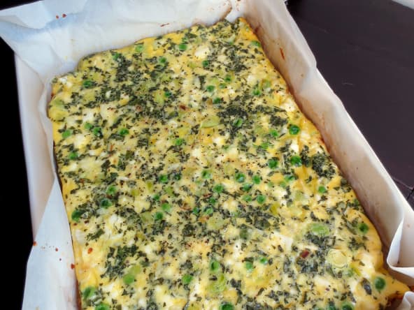 Une frittata feta, petits pois et menthe que vous pourrez servir comme en Italie en entrée chaude ou froide.