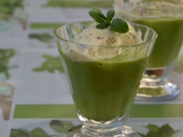 Velouté froid de petits pois, glace à la moutarde ancienne