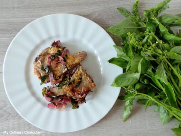 Côtelettes d'agneau à la moutarde et au basilic