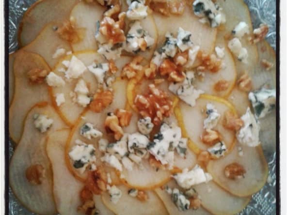 Carpaccio de Poires au Roquefort et aux Noix
