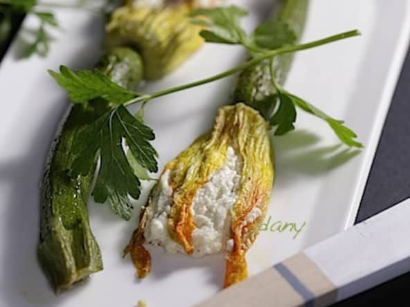 Fleurs de courgettes farcies au chèvre et sardine