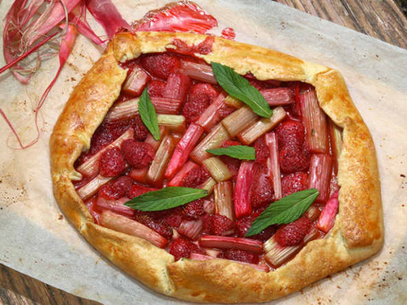 Tarte rustique fraises rhubarbe