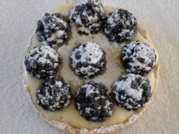 Tartelettes de mûres sauvages et crème chiboust à la bretonne