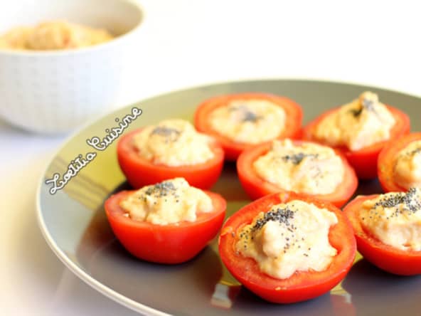 Tomates crues farcies à la purée de chou-fleur