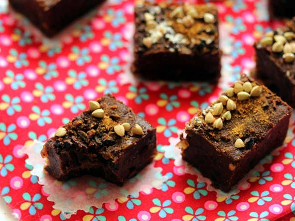 Farine de baobab et bouchées crues cacao et dattes