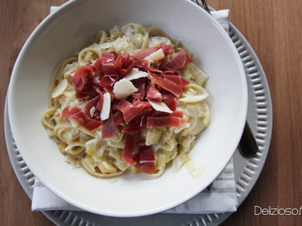 Linguine aux poireaux béchamel et jambon de Bayonne