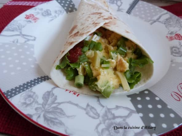 Breakfast burritos aux œufs et salsa