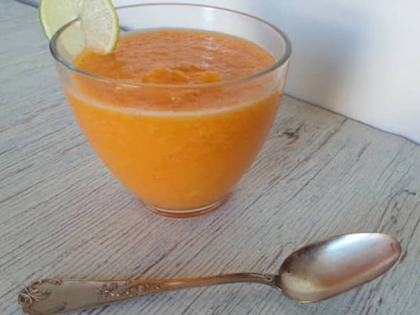 Soupe de melon et de pêches au citron vert