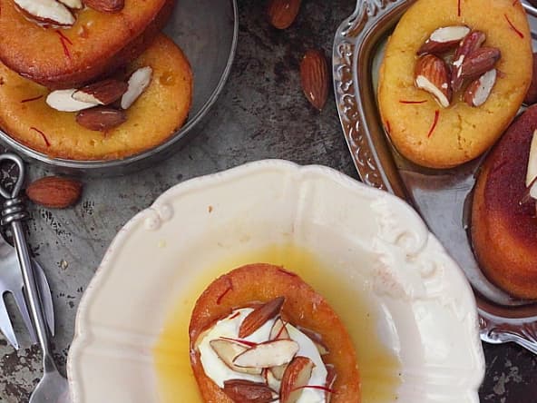 Petits gâteaux au safran et sirop de miel aux épices