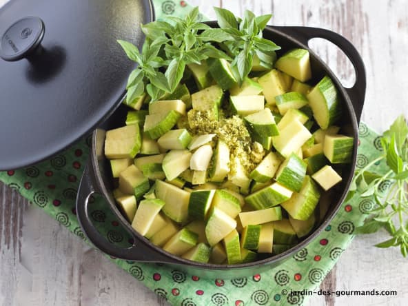 Velouté léger et sans gluten de courgettes au basilic