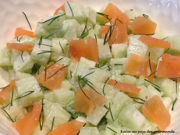 Salade composée de concombre saumon et aneth