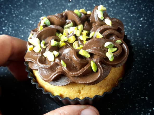 Cupcakes chocolat noir éclats de pistache et tofu soyeux