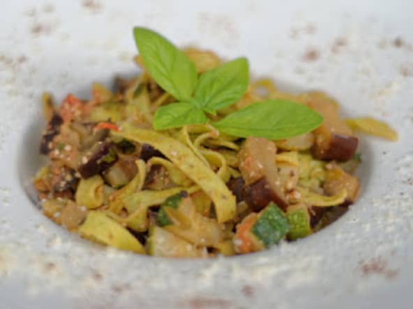 Pâtes fraîches au basilic et duo de légumes grillés