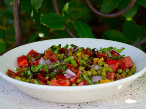 Salade colorée de petits pois