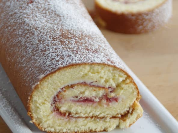 Biscuit roulé à la maïzena, au mascarpone et framboises