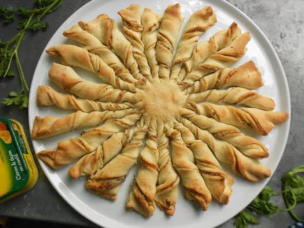 Pizza soleil à la sardine en boîte et au citron pour l'apéritif