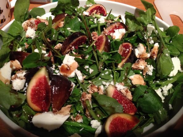 Salade composée sucrée salée aux figues, gorgonzola, sauce yaourt miel, moutarde et citron