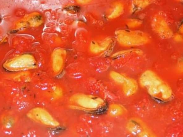 Moules à la tomate et à la feta