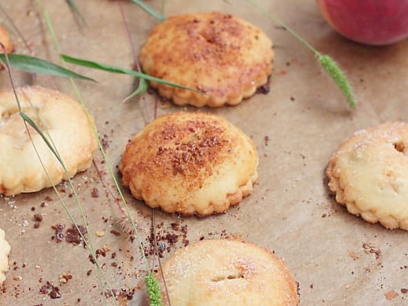 Hand pies à la pèche blanche
