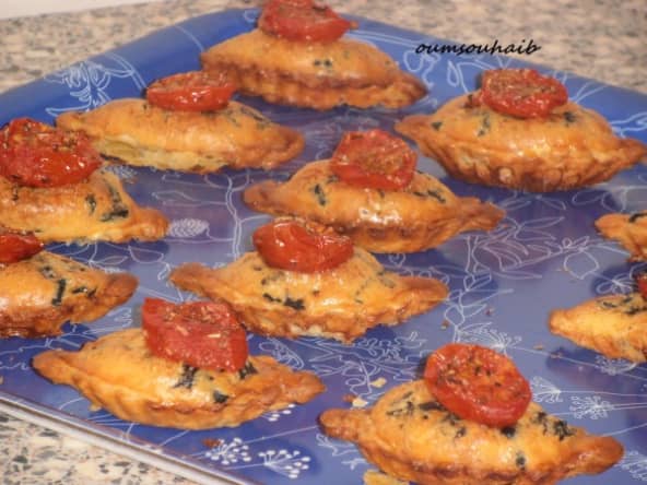 Feuilletés aux olives noires et tomates rôties pour l'apéritif