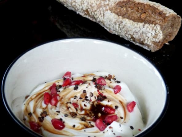 Chèvre crèmeux, mélasse de grenade et poivres