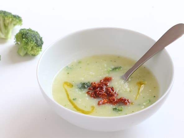 Soupe caldo verde aux tiges de brocoli et chorizo végétal