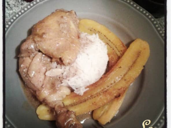 Poulet massalé coco et bananes plantain frites