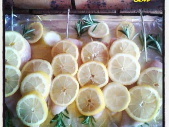 Filets de poulet au romarin , citron et miel