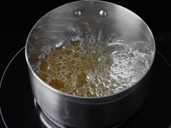 Comment préparer un caramel liquide de nappage