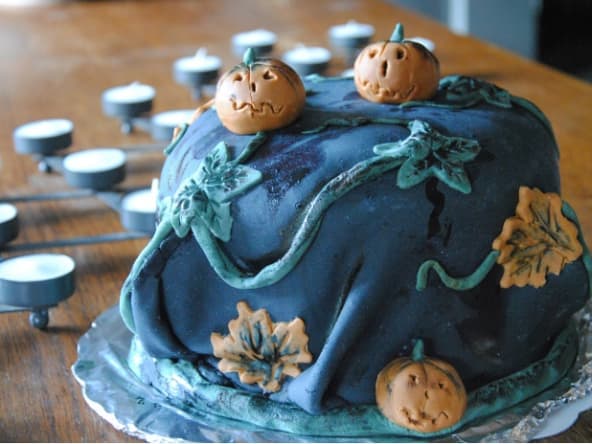 Striped Cake Halloween : un  layer cake vertical