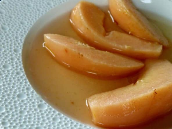 Coings pochés au miel