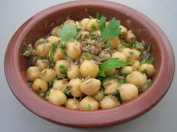 Salade orientale de pois chiches parfumés au cumin