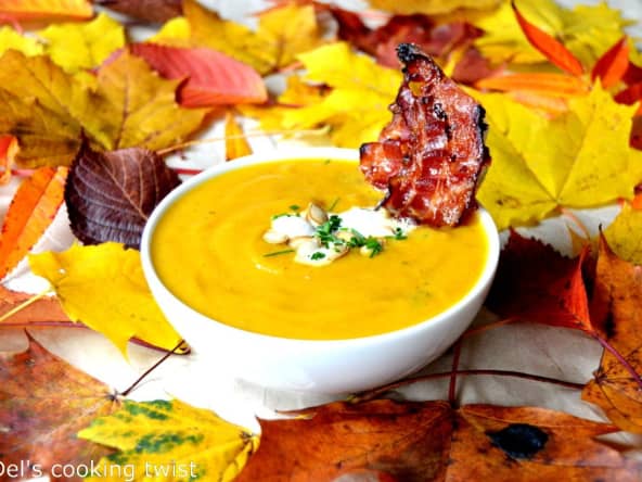 Soupe de potimarron rôti et chips de bacon confit au sirop d'érable