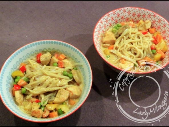 Soupe thaï de poulet au curry rouge