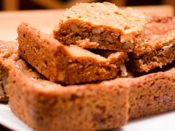 Blondie aux épices, aux noix de pécan et au chocolat blanc