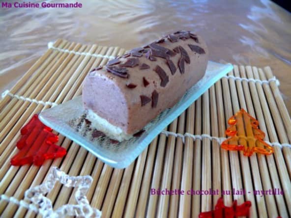 Bûchettes de Noël mousse chocolat au lait, insert myrtille et dacquoise amande