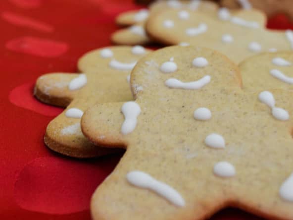 Petits biscuits bonhommes de Noël en pain d’épices