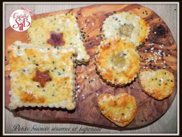 Gâteaux aux sésames et à la tapenade