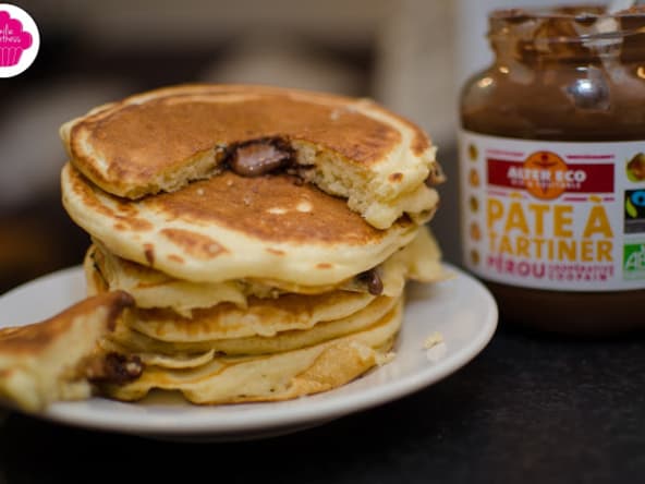 Pancakes au cœur de pâte à tartiner coulant