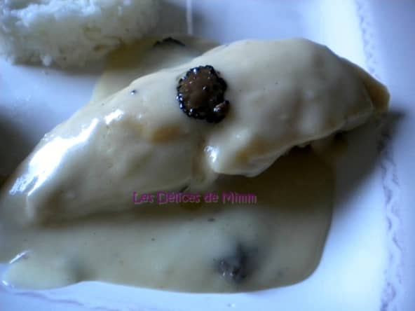 Poularde farcie et sauce suprême aux truffes