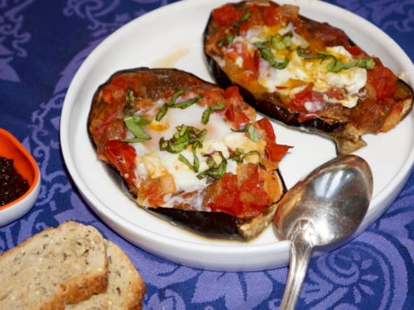 Aubergines farcies aux tomates et aux oeufs