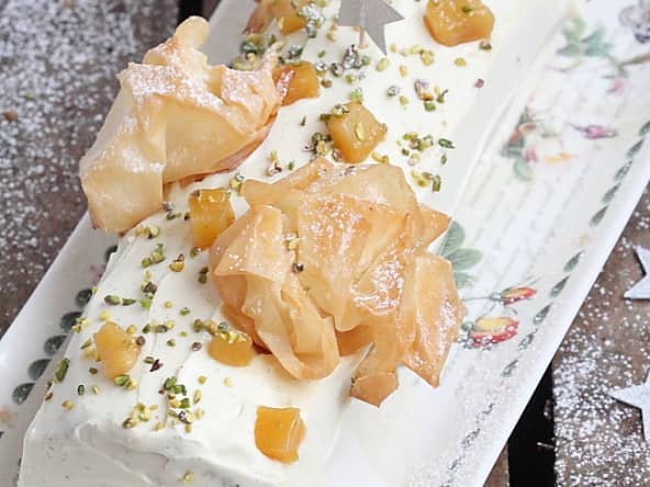 Biscuit roulé aux poires, chocolat blanc et épices