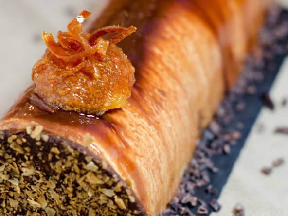 Buche de Noël à la mousse de yaourt, pain d'épice et kumquats