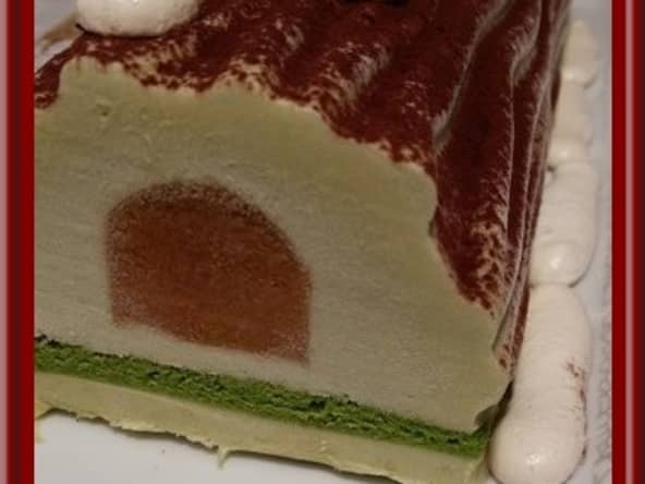 Bûche Pistache-Abricot-Passion