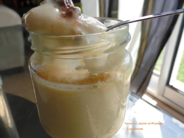 Yaourt aux pruneaux parfumé au jasmin