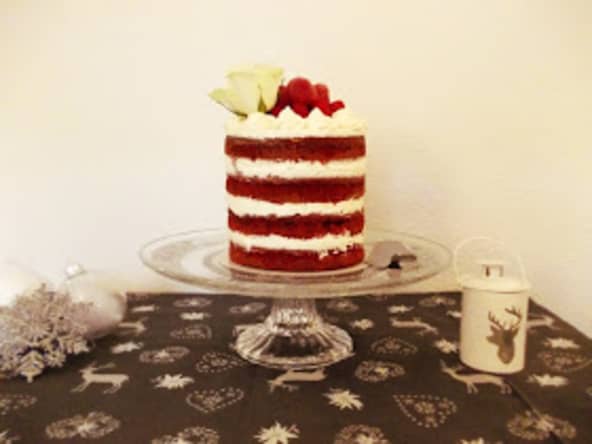 Red velvet naked cake aux framboises, aux couleurs de Noël