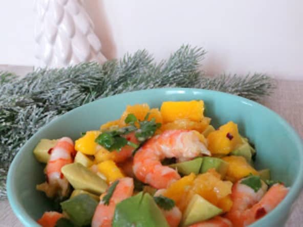 Salade de crevettes, avocat, orange et mangue