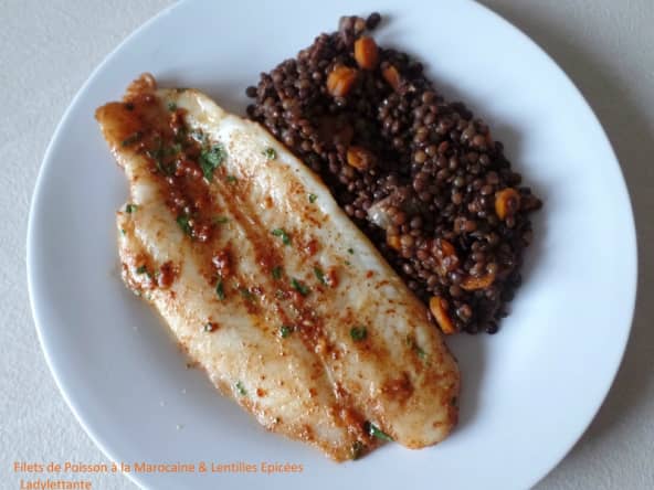 Filets de poisson à la marocaine et lentilles vertes épicées au cumin et harissa