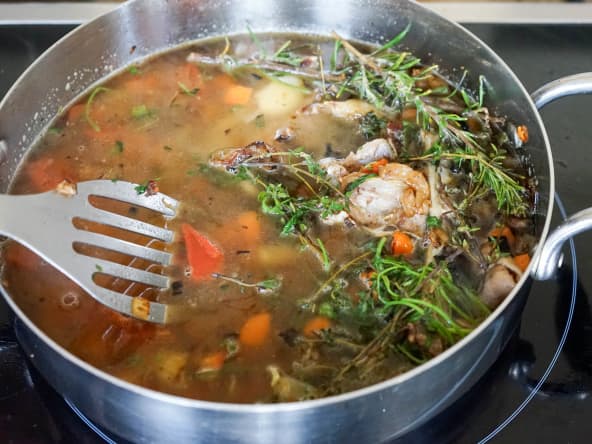 Réalisation d'un fond brun rapide ou jus de viande - Technique culinaire